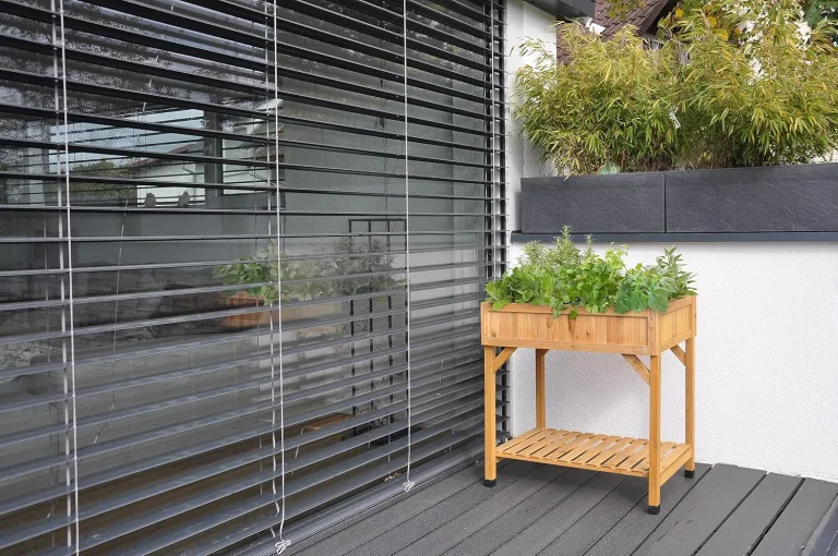 VegTrug® Kräuter Hochbeet - platzsparender Pflanzkasten für Balkon & Terrasse inkl. 8 Pflanztaschen - Frühbeet Kräutergarten 55 L Fassungsvermögen - Natur 78x58x80 cm – Bild 7