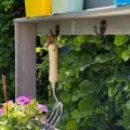 UNUS Pflanztisch aus Holz mit Zink-Arbeitsplatte, 78x36x131 cm, Pflanzregal in Grau für Balkon, Terrasse & Garten, Gartentisch mit Ablagen - Thumbnail 8