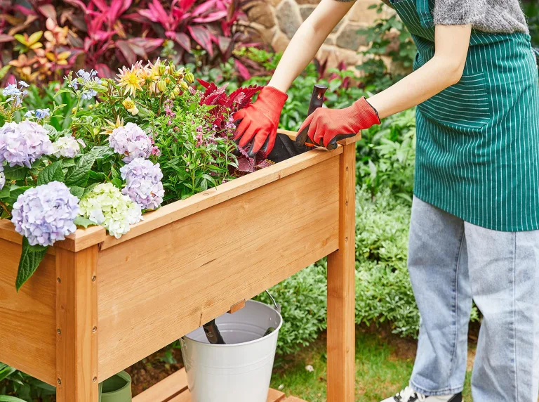 Yaheetech Hochbeet mit Rollen & Ablageboden, Pflanzkasten Pflanztrog Blumenkübel Kräuterbeet aus Holz, Pflanzbeet für Garten, Balkon & Terrasse, 87 x 47 x 83,5 cm – Bild 3