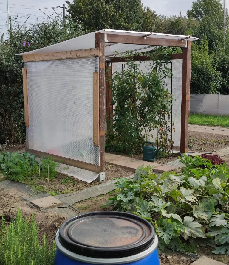 EraGreen Gitterfolie 1,5m x 80m - 280g/m² reißfeste Gewächshaus Folie mit Nagelrand, hoch UV-Stabil Gartenfolie für Tomatenhaus und Frühbeet, Gewebefolie – Bild 7