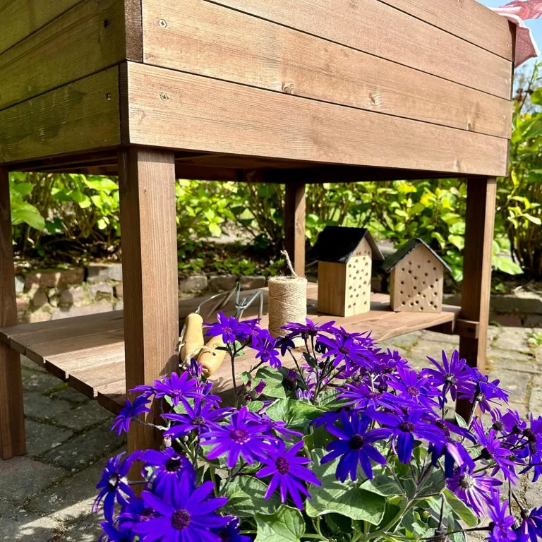 gartenetage Hochbeet XL mit Ablage und Pflanzfolie - Wetterfest, Ergonomisch, Inklusive Schutzlasur, Robustes Kiefernholz, Braun – Bild 8