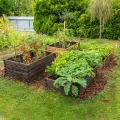 Greenspot - Hochbeet Holz - Kräuterbeet für Garten - 100x100 - aus Echtholz, Imprägniert - Gemüsebeet, Blumenbeet, Pflanzkübel XXL, Pflanzkasten - Timber Palisanderbraun Dunkel - Thumbnail 7
