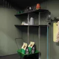 Keter Darwin Gewächshaus 244x190x221cm Grün - Treibhaus aus Kunststoff mit Satteldach & 5 Belüftungsfenstern - Thumbnail 7