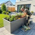 Metzler Hochbeet für den Garten – Stahl in Grau (RAL 9007) | Mit integriertem Schneckenschutz | Witterungsbeständiges Metall-Gartenbeet, Pflanzenbeet, Gemüse- & Blumenhochbeet | 206 x 106 x 77 cm - Thumbnail 6